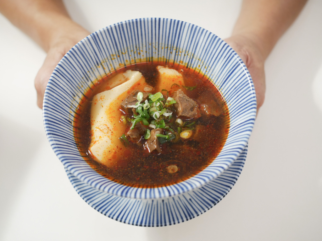 【小巨蛋站美食】 冰花本舖，複合式甜品，麻辣牛肉湯豆花，花生糖珍珠雪花冰，菜單＠瑪姬幸福過日子 @瑪姬幸福過日子