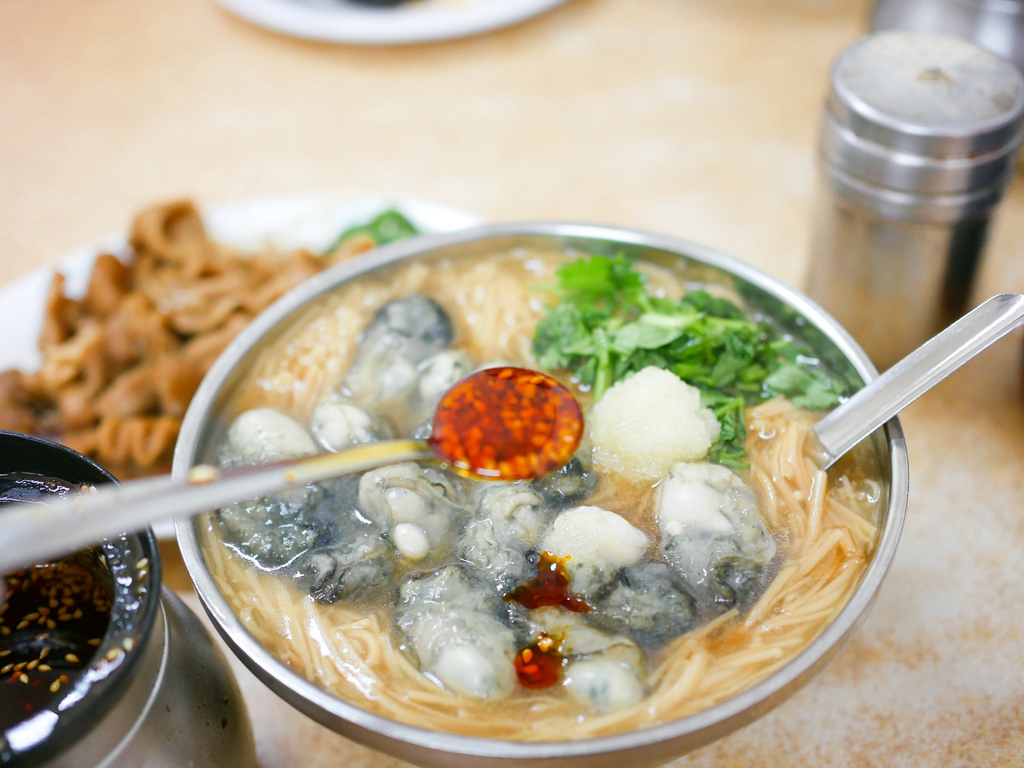 【台北大同美食】 阿川蚵仔麵線，雙連寧夏夜市旁小吃，蚵仔大腸超多滿滿一整碗，超級排隊店＠瑪姬幸福過日子 @瑪姬幸福過日子