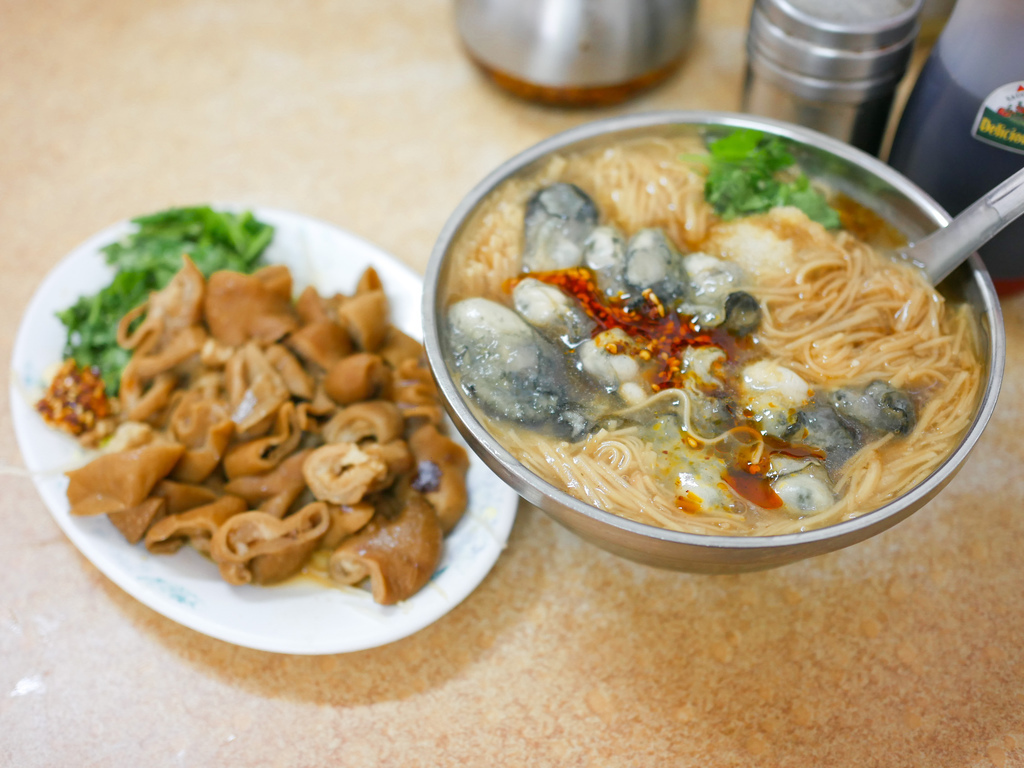 阿川蚵仔麵線｜雙連市場在地人愛吃的美食，蚵仔大腸超好吃，寧夏夜市旁邊 @瑪姬幸福過日子