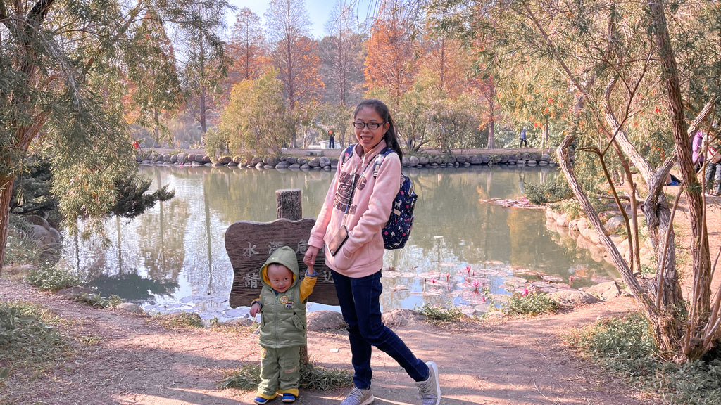 新竹北埔景點｜大湖六塘石柿餅落羽松，新竹糖果色落羽松還有鏡面倒影超級美的，熱門IG卡景點。 @瑪姬幸福過日子