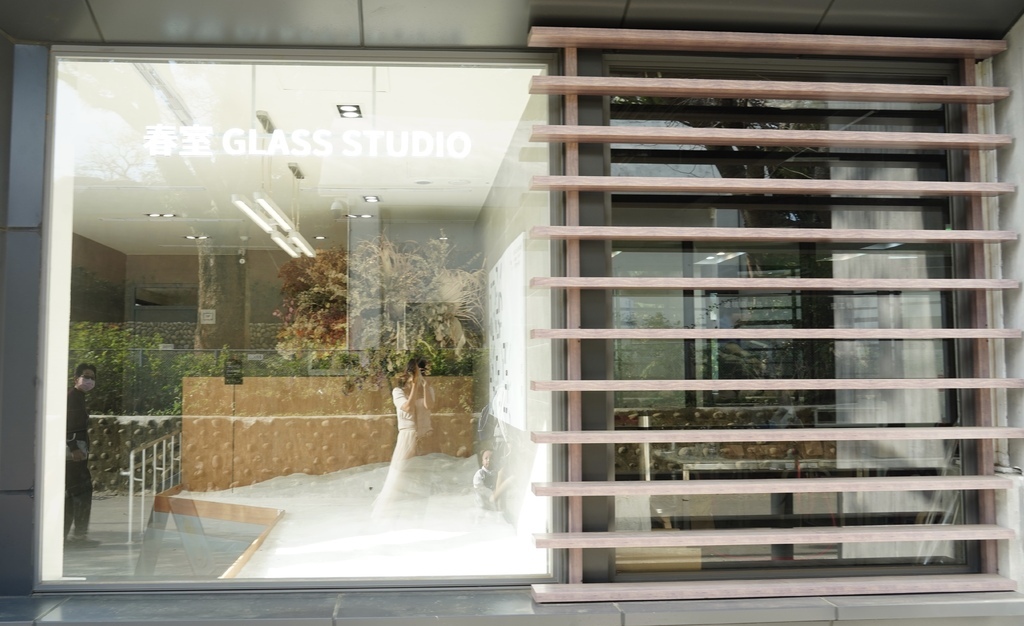 【新竹景點】春室 GLASS STUDIO + The POOL，玻璃窯爐/吹製玻璃DIY，新竹公園新竹市立動物園旁的室內免費景點。 @瑪姬幸福過日子