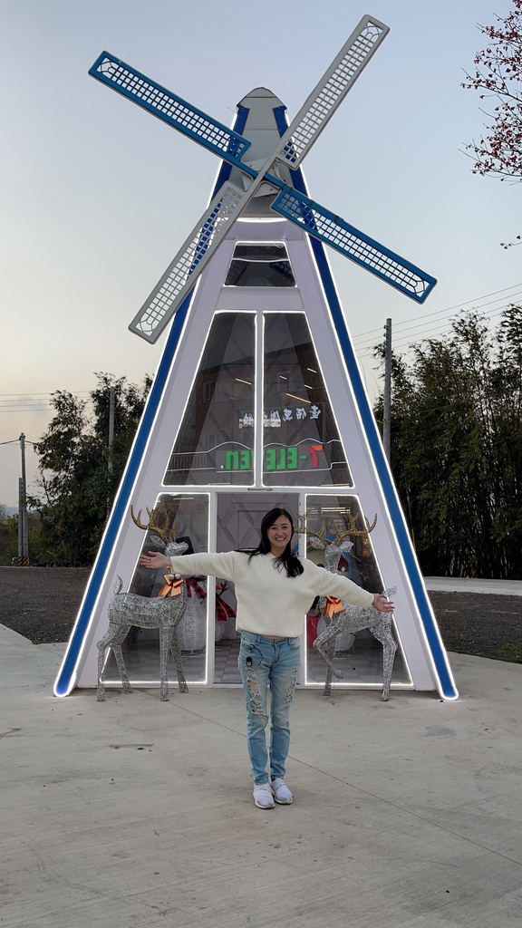 【新竹橫山】 711豐沛門市風車水族城堡門市，IG打卡熱門特色門市，風車熱帶魚好美喔！ @瑪姬幸福過日子