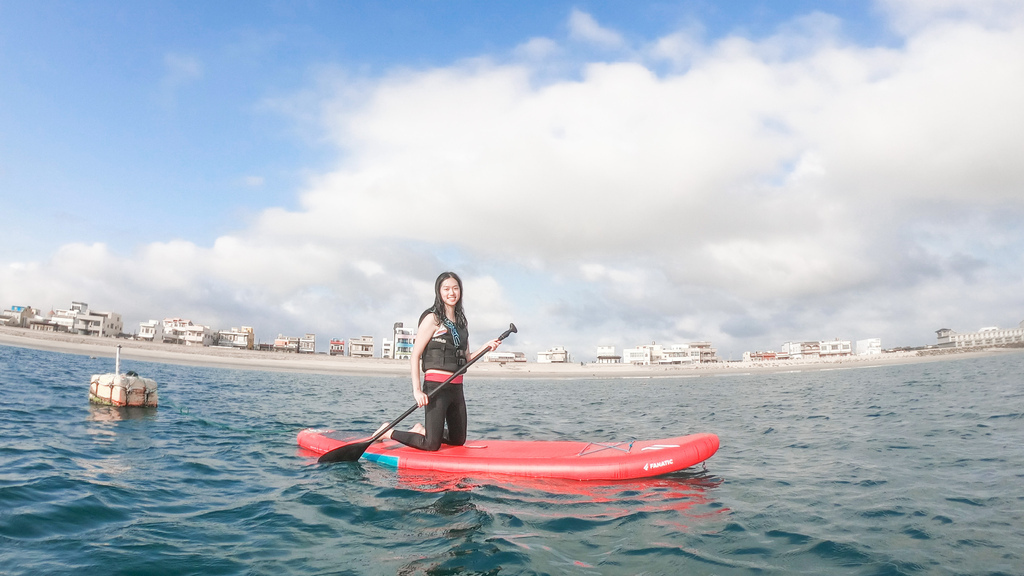 澎湖SUP推薦，澎湖SUP立槳體驗，澎湖嵵裡沙灘超夯的水上活動，波賽頓日光，專業教練群還有專業攝影師！ @瑪姬幸福過日子