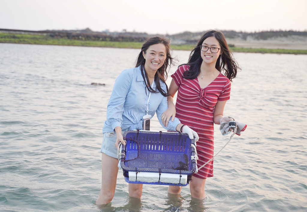 澎湖現抓石斑魚體驗，潮間帶， 全台唯一「阿婆抱礅」，石斑豐魚季一起來潮間帶秘境抓魚吧！ @瑪姬幸福過日子