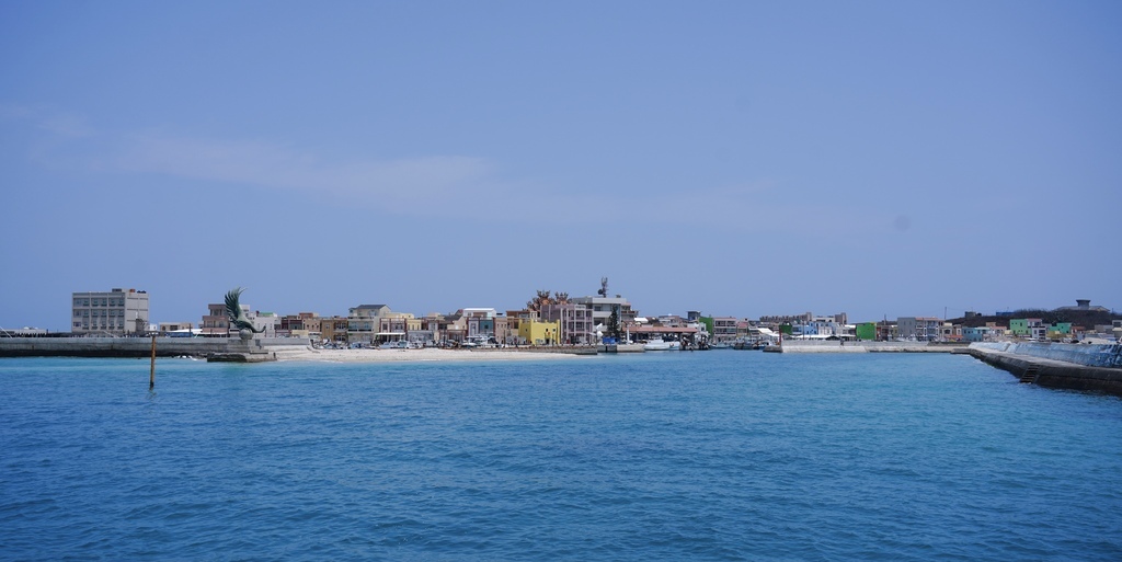 澎湖一日遊｜澎湖東海跳島之旅，海上秘境藍洞牛奶湖，珊瑚礁釣魚浮潛，餵海鷗，海上獨木舟/SUP，還有船長漁家料理！ @瑪姬幸福過日子