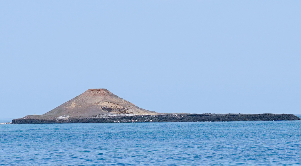 澎湖一日遊｜澎湖東海跳島之旅，海上秘境藍洞牛奶湖，珊瑚礁釣魚浮潛，餵海鷗，海上獨木舟/SUP，還有船長漁家料理！ @瑪姬幸福過日子