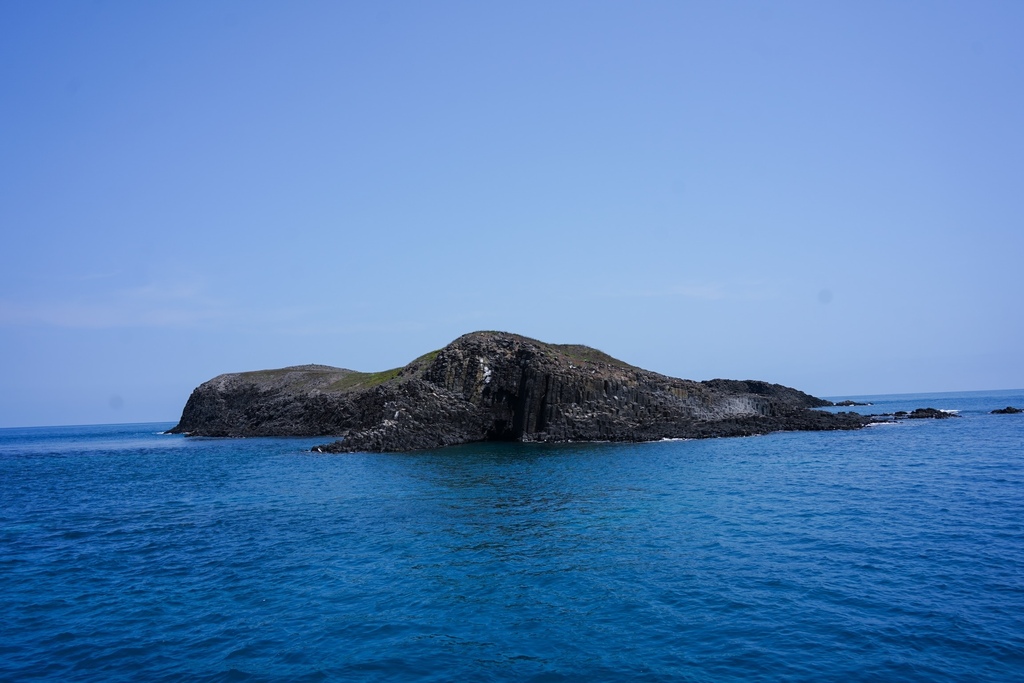 澎湖一日遊｜澎湖東海跳島之旅，海上秘境藍洞牛奶湖，珊瑚礁釣魚浮潛，餵海鷗，海上獨木舟/SUP，還有船長漁家料理！ @瑪姬幸福過日子