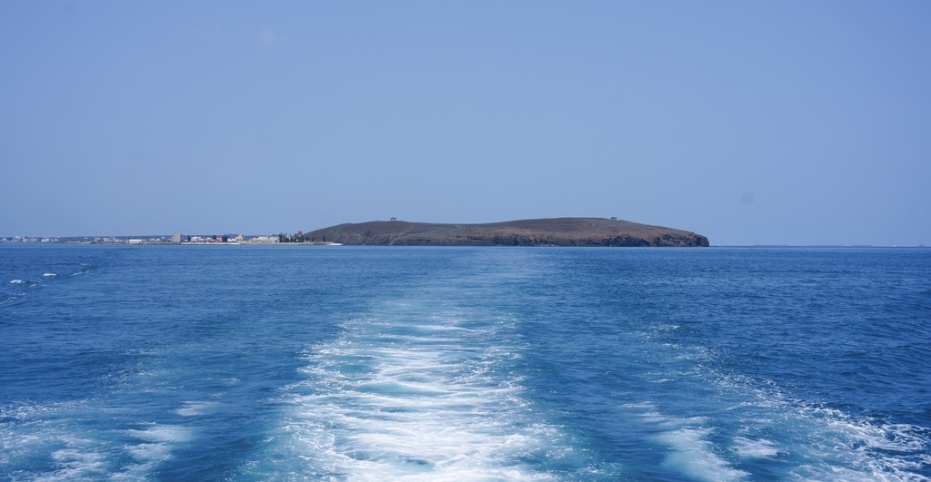 澎湖一日遊｜澎湖東海跳島之旅，海上秘境藍洞牛奶湖，珊瑚礁釣魚浮潛，餵海鷗，海上獨木舟/SUP，還有船長漁家料理！ @瑪姬幸福過日子