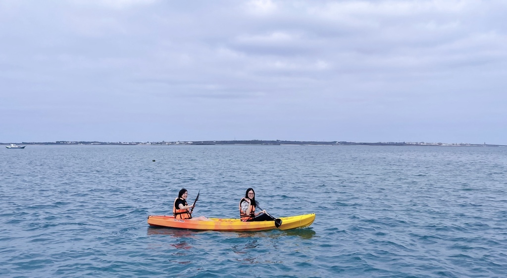 澎湖一日遊｜澎湖東海跳島之旅，海上秘境藍洞牛奶湖，珊瑚礁釣魚浮潛，餵海鷗，海上獨木舟/SUP，還有船長漁家料理！ @瑪姬幸福過日子