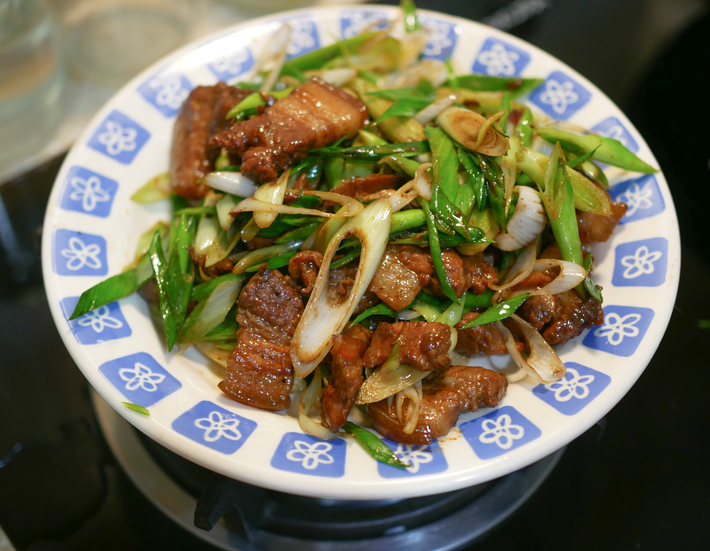 『食譜』蒜苗炒五花肉，中式家常菜，超簡單超級下飯下酒菜，家裡就是快炒店！ @瑪姬幸福過日子