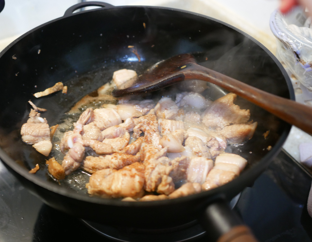 『食譜』蒜苗炒五花肉，中式家常菜，超簡單超級下飯下酒菜，家裡就是快炒店！ @瑪姬幸福過日子