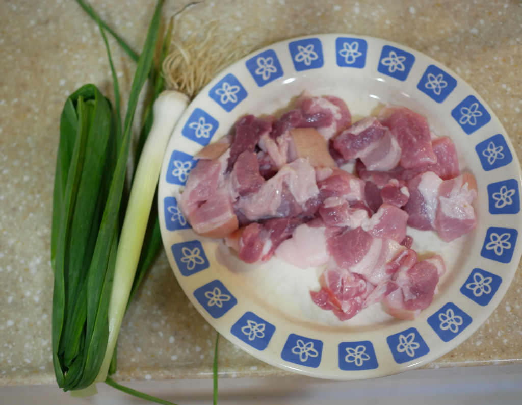 『食譜』蒜苗炒五花肉，中式家常菜，超簡單超級下飯下酒菜，家裡就是快炒店！ @瑪姬幸福過日子