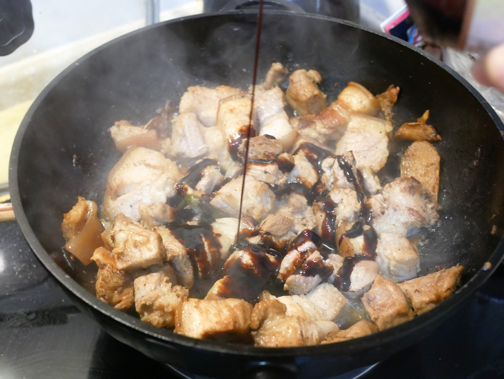 『食譜』蒜苗炒五花肉，中式家常菜，超簡單超級下飯下酒菜，家裡就是快炒店！ @瑪姬幸福過日子