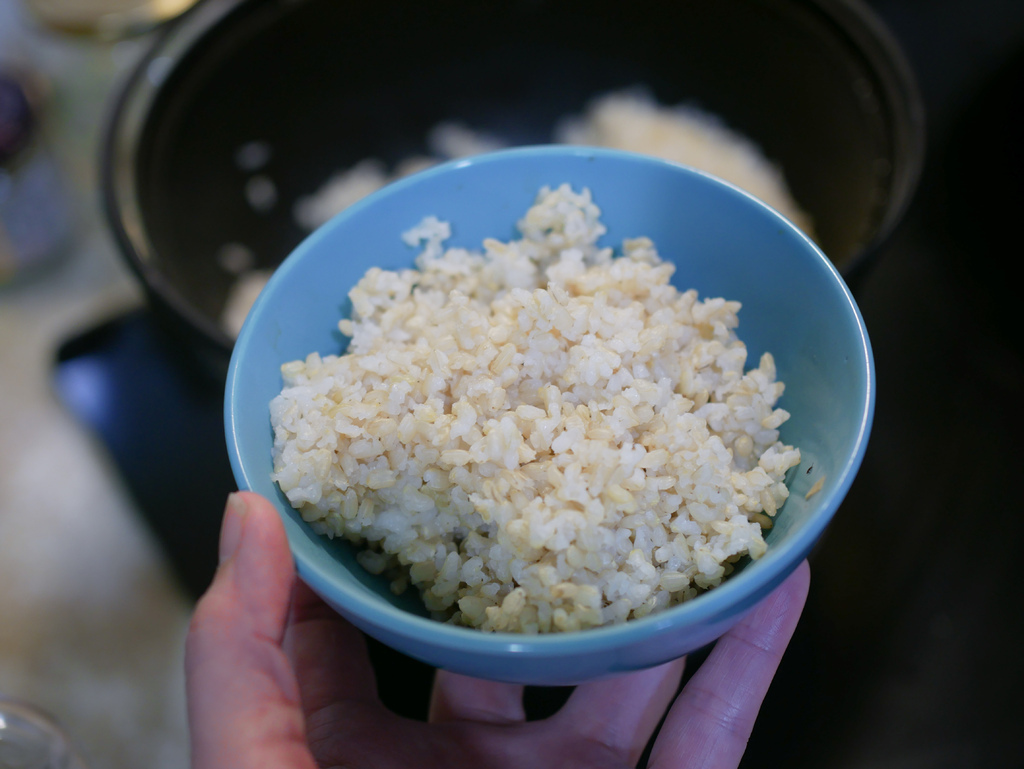 【食譜】鑄鐵鍋煮白飯一次就成功！20分鐘搞定糙米飯，香Q好吃！ @瑪姬幸福過日子