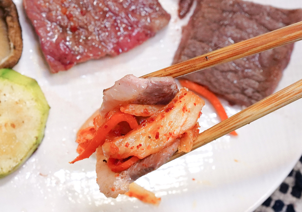 【外帶美食】四時輕燒肉，美味燒肉外帶，頂級食材超好吃，大推！16宮格大理石紋視覺系燒肉，海陸套餐CP值超高，目前限量供應中，自取享72折！ @瑪姬幸福過日子