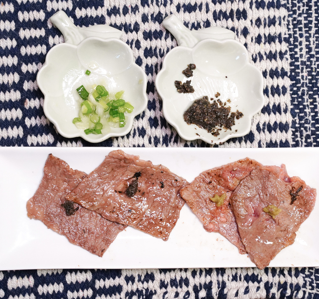 【外帶美食】四時輕燒肉，美味燒肉外帶，頂級食材超好吃，大推！16宮格大理石紋視覺系燒肉，海陸套餐CP值超高，目前限量供應中，自取享72折！ @瑪姬幸福過日子