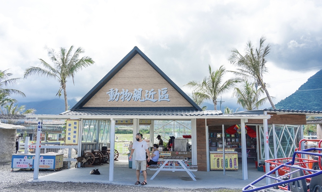 【花蓮秀林景點】崇德瑩農場，台版紐西蘭農場大草原，網美打卡景點，餵小羊，湖景露營車，超美的！ @瑪姬幸福過日子