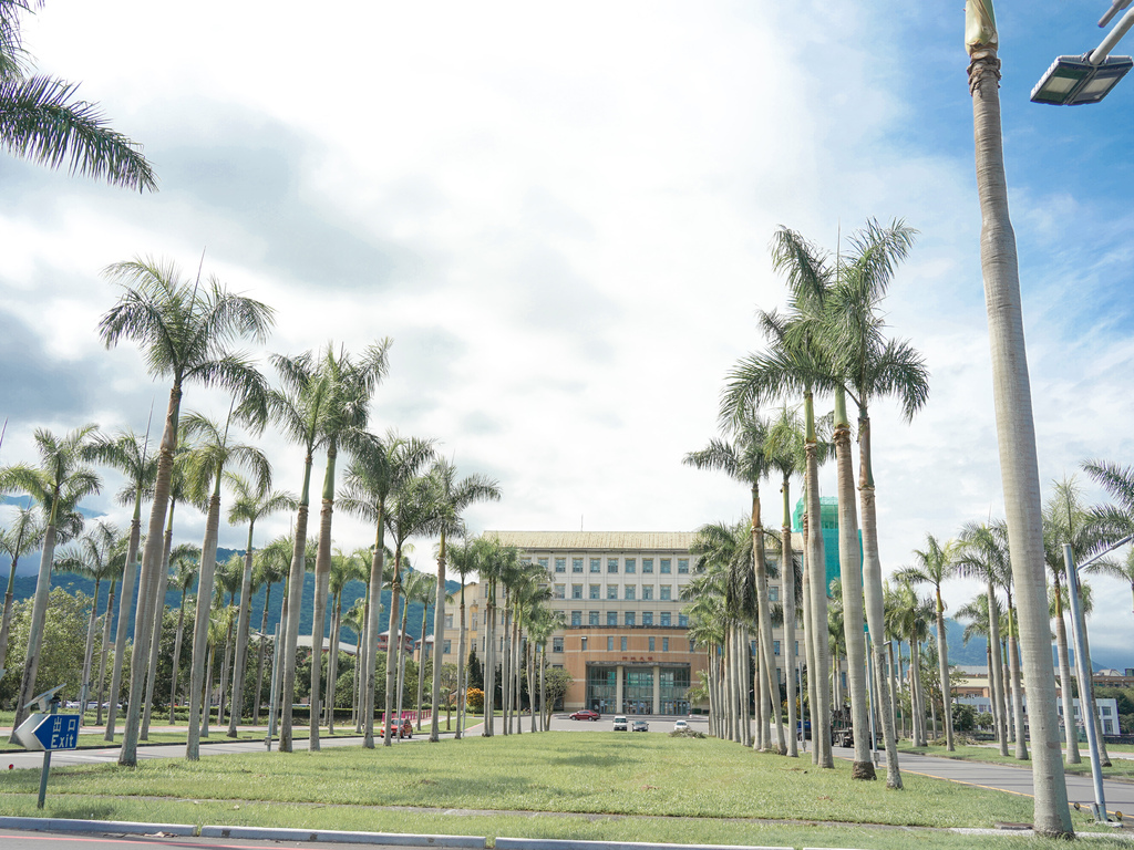 花蓮壽豐景點 ｜東華大學，台灣最美大學，歐式英倫風，湖畔美景好浪漫，超美IG打卡景點！ @瑪姬幸福過日子