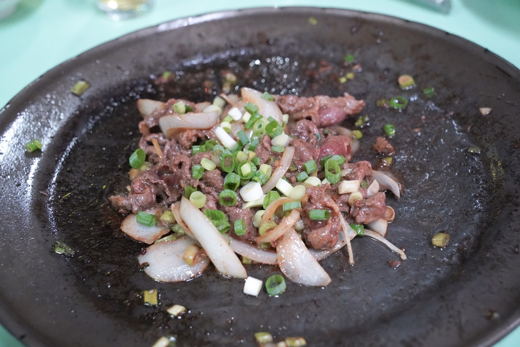 【花蓮美食】 牛媽媽的店，在地人推薦超好吃水牛，牛雜湯，鐵板牛肉，野菜必點（內有菜單）！！！！ @瑪姬幸福過日子