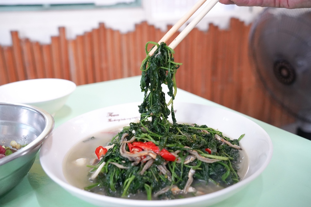 花蓮美食|牛媽媽的店，在地人推薦超好吃水牛，牛雜湯，鐵板牛肉，野菜必點（內有菜單）！！！！ @瑪姬幸福過日子