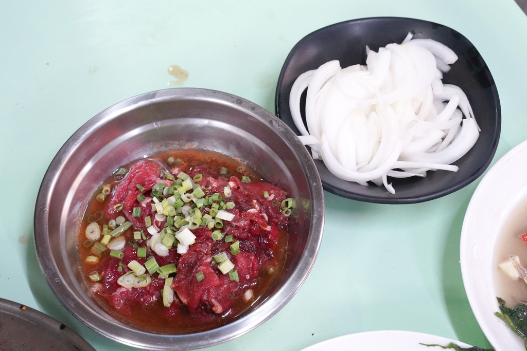 花蓮美食|牛媽媽的店，在地人推薦超好吃水牛，牛雜湯，鐵板牛肉，野菜必點（內有菜單）！！！！ @瑪姬幸福過日子