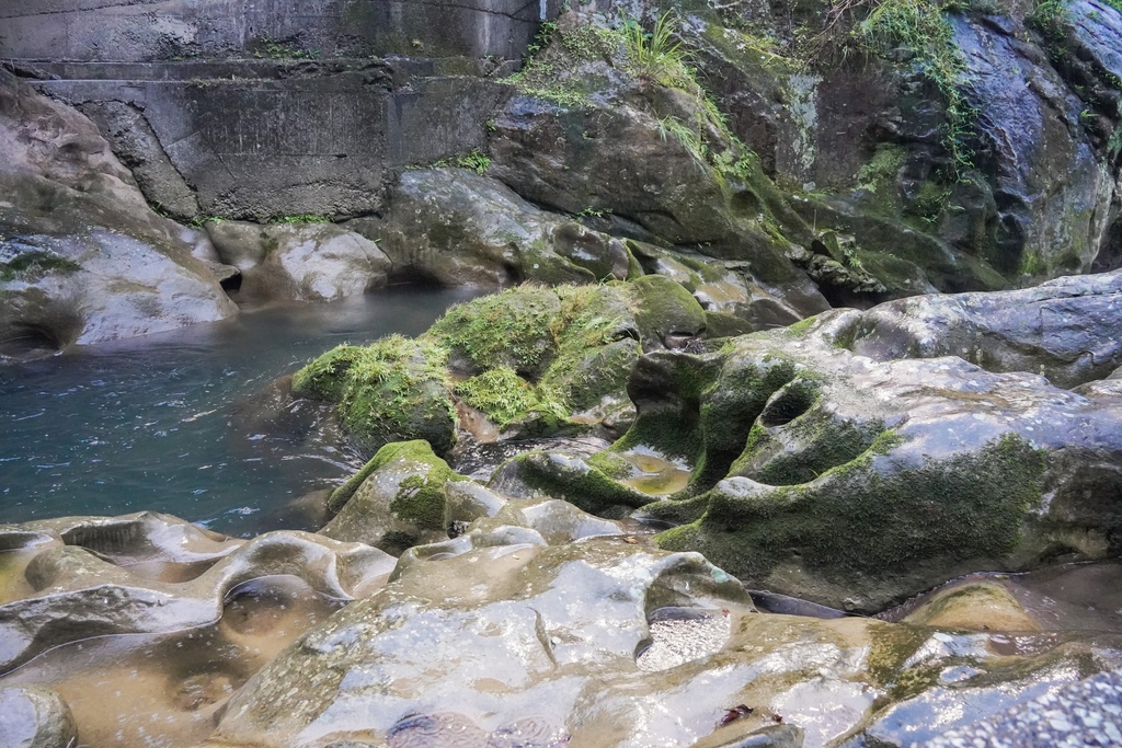 基隆景點｜瑪陵翠谷橋壺穴，大自然上帝造物的奇妙，天然壺穴奇景，百年歷史糯米橋，基隆馬陵休閒農區！ @瑪姬幸福過日子