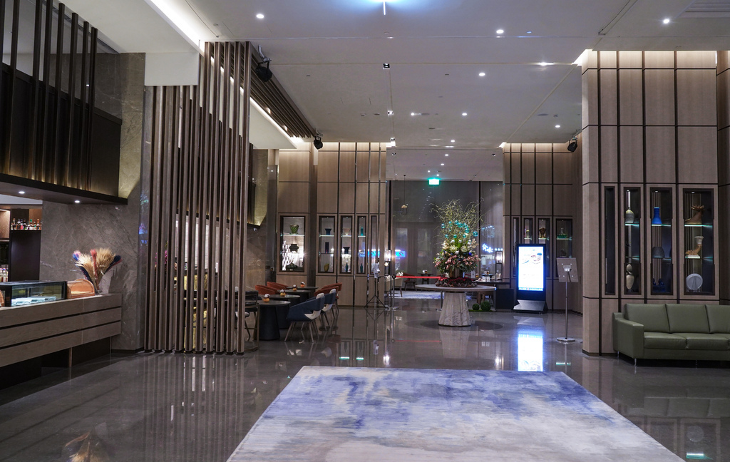 台北新板希爾頓酒店Hilton Taipei Sinban Hotel ，無邊際網美泳池，行政酒廊歡樂時光，自助早餐，板橋新板特區五星飯店推薦～ @瑪姬幸福過日子