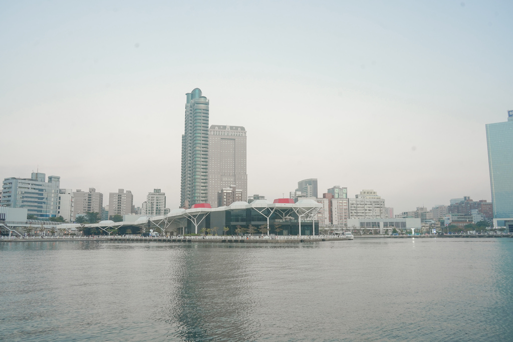 高雄港邊景點｜光榮碼頭，真愛碼頭，流行音樂中心，大港橋，駁二特區，高雄港都新地標！ @瑪姬幸福過日子