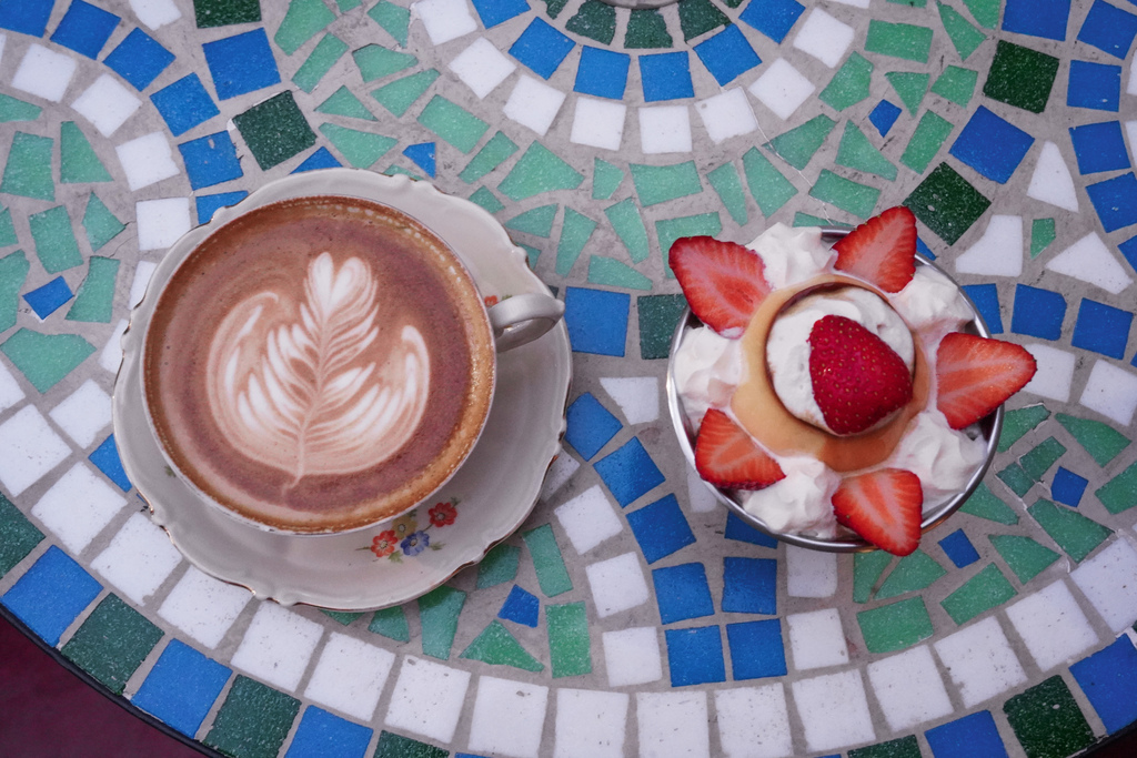 【南京復興站咖啡】 喫茶小豆kissa AZUKi，日系昭和懷舊風咖啡廳，草莓布丁超吸睛，不限時有插座看咖啡廳！（內有菜單） @瑪姬幸福過日子
