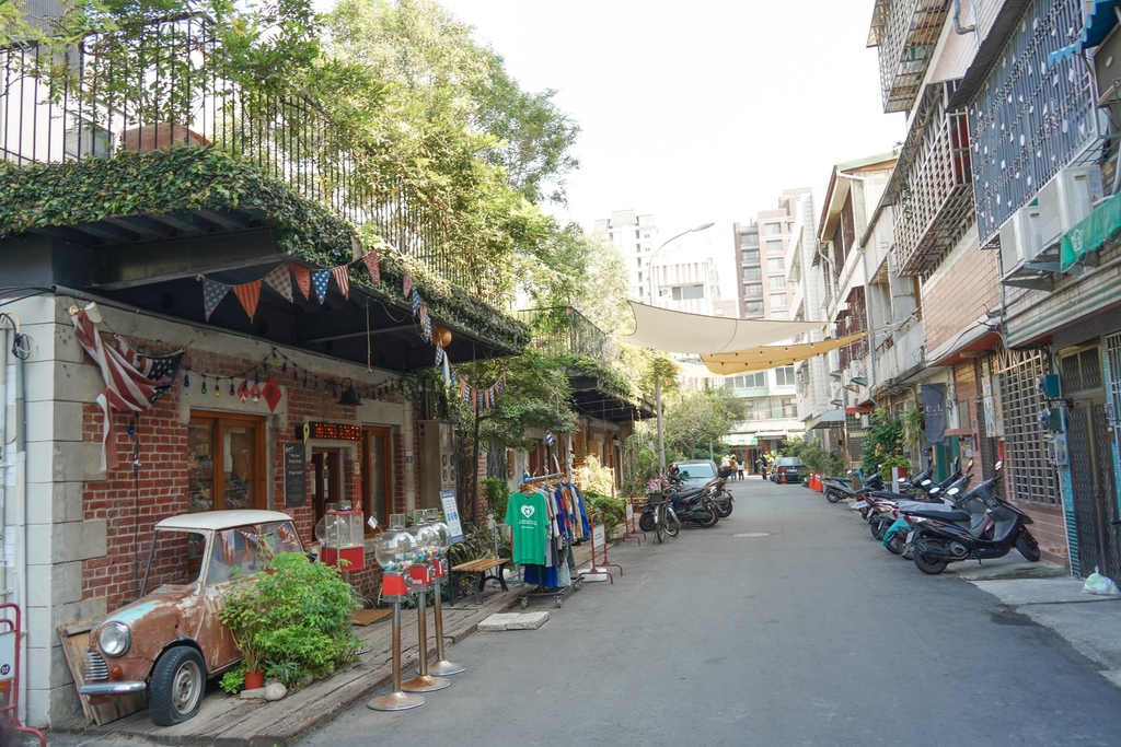 台中綠光計畫范特喜文創聚落，荒廢老屋搖身變為文創聚落，台中一日遊推薦！ @瑪姬幸福過日子