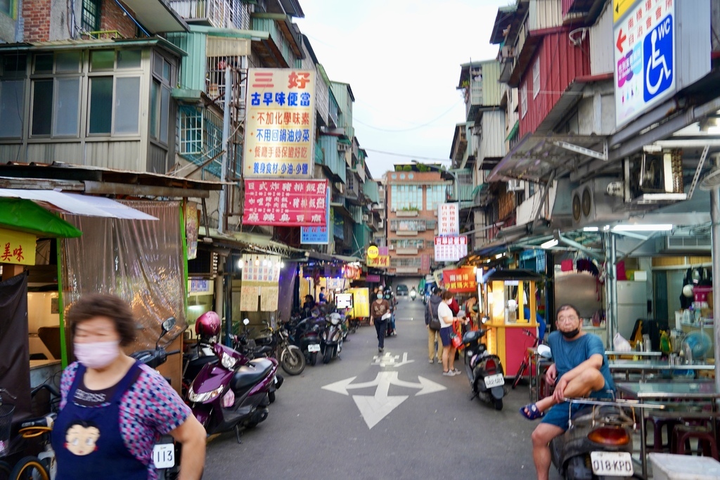 【南機場夜市美食】 原松青潤餅，吾旺再季，料多味美又實在，米其林潤餅！ @瑪姬幸福過日子